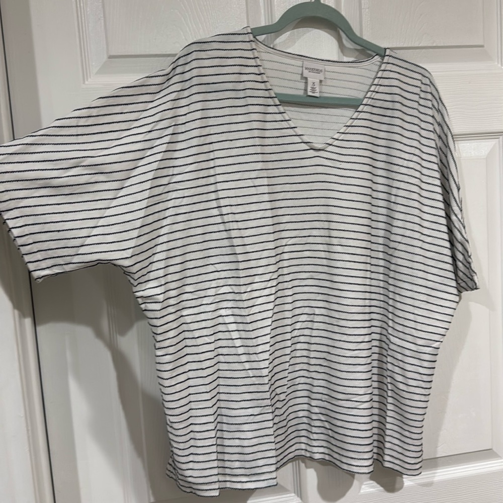 Chicos womens Top v neck